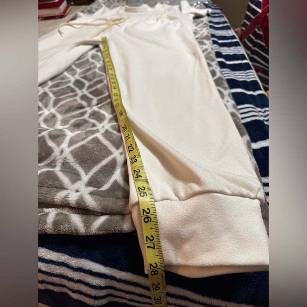 Women’s amazon brand leisure suit with cropped top and joggers. Size L - Picture 4 of 5